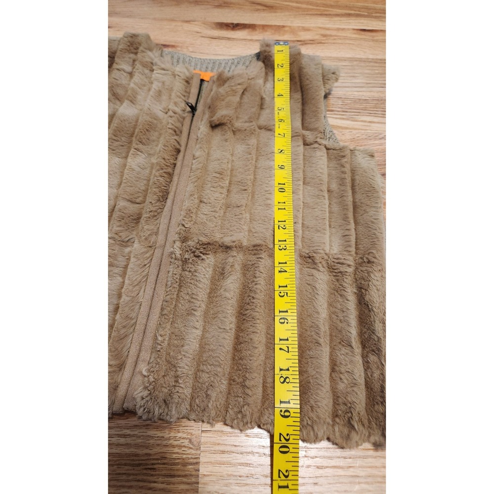 Cynthia Steffe Rabbit Fur Knit Back Vest Size Medium Tan Beige Zip Front - Picture 12 of 13